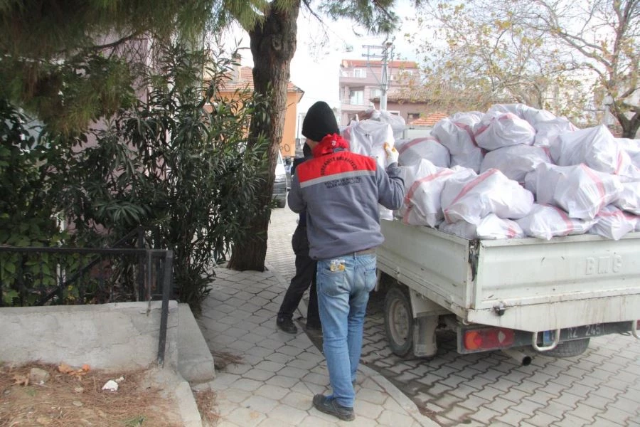 Burhaniye Belediyesi’nden ihtiyaç sahiplerine yardım eli 