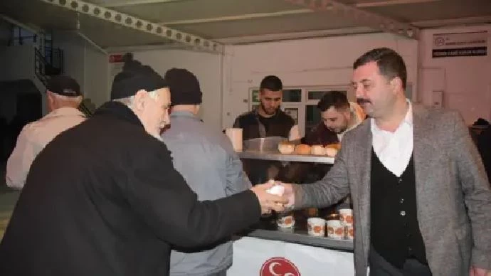MHP İl Teşkilatı, Gündoğan Mahallesi’nde sabah çorbası dağıttı 
