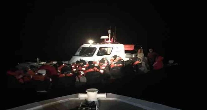 Ayvalık açıklarında 42 göçmen kurtarıldı 