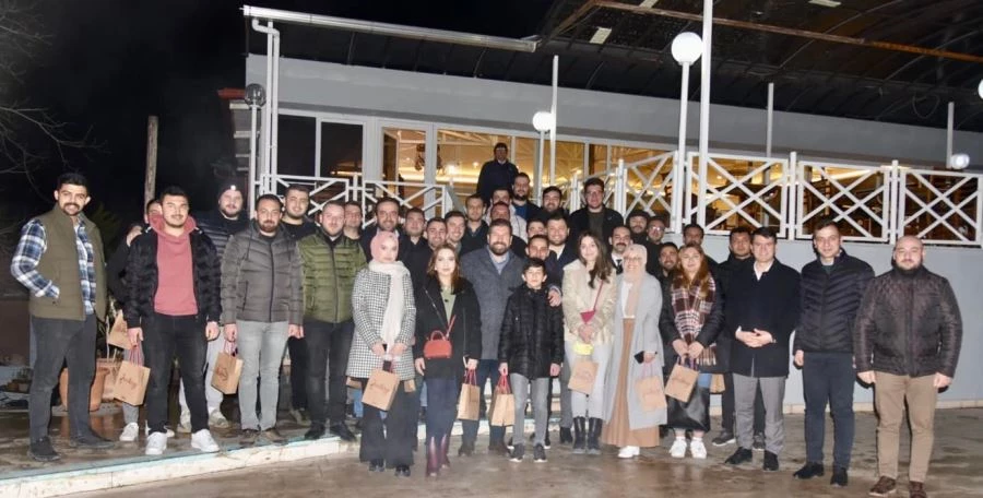 AK Parti’li gençlerden Sındırgı Belediyesi’ne ziyaret 