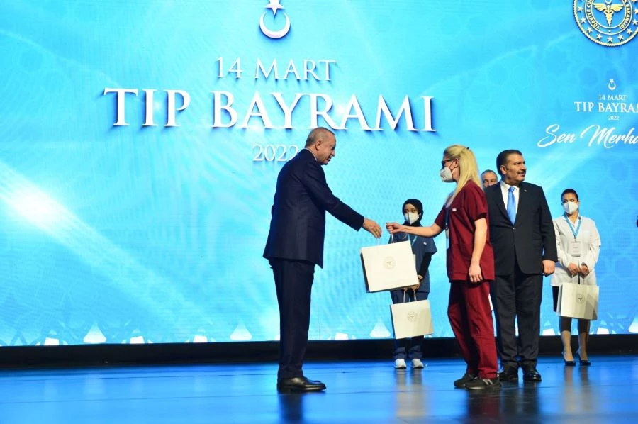 Balıkesirli sağlıkçılar Cumhurbaşkanı Erdoğan tarafından ödüllendirildi 