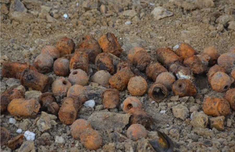 Hafriyat kazısında el bombaları bulundu 