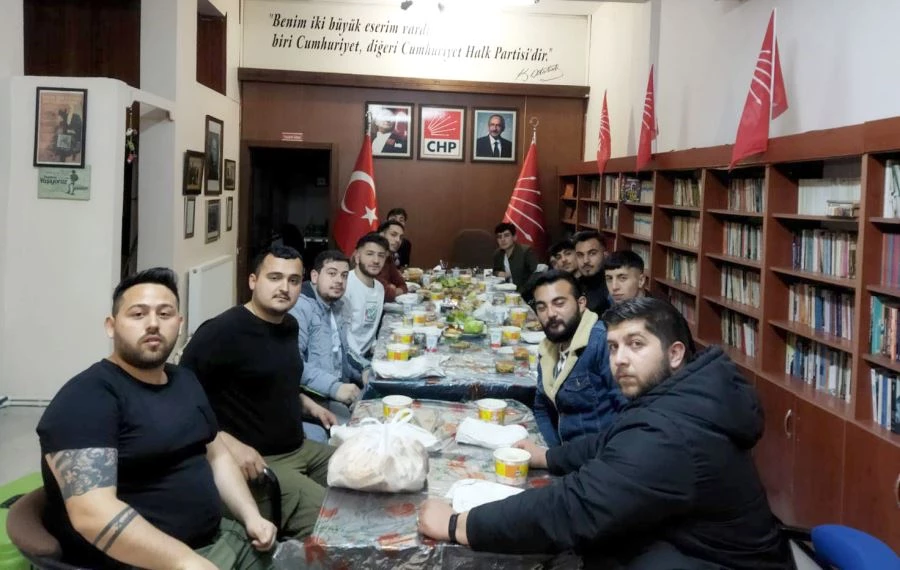 CHP’den üniversite öğrencilerine iftar yemeği 