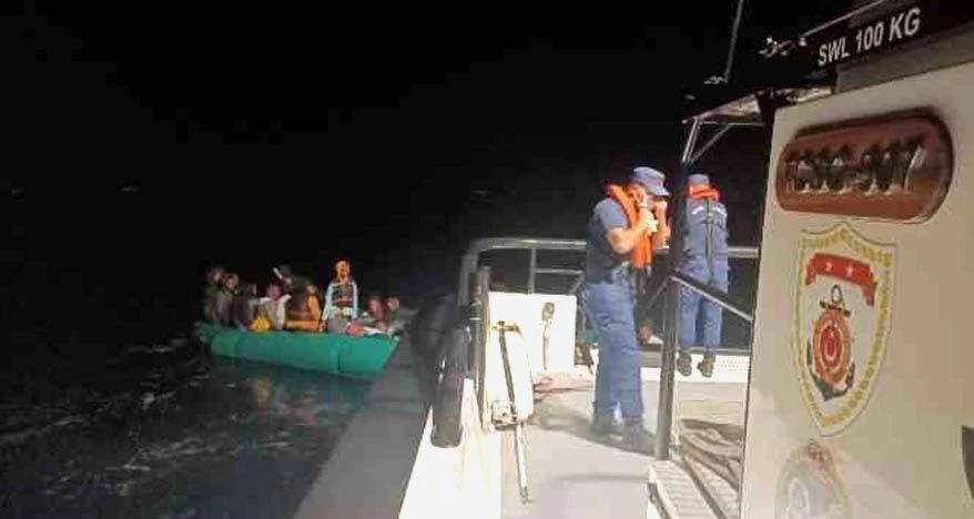 Yunan adasına gitmek isteyen 49 kaçak göçmen yakalandı 