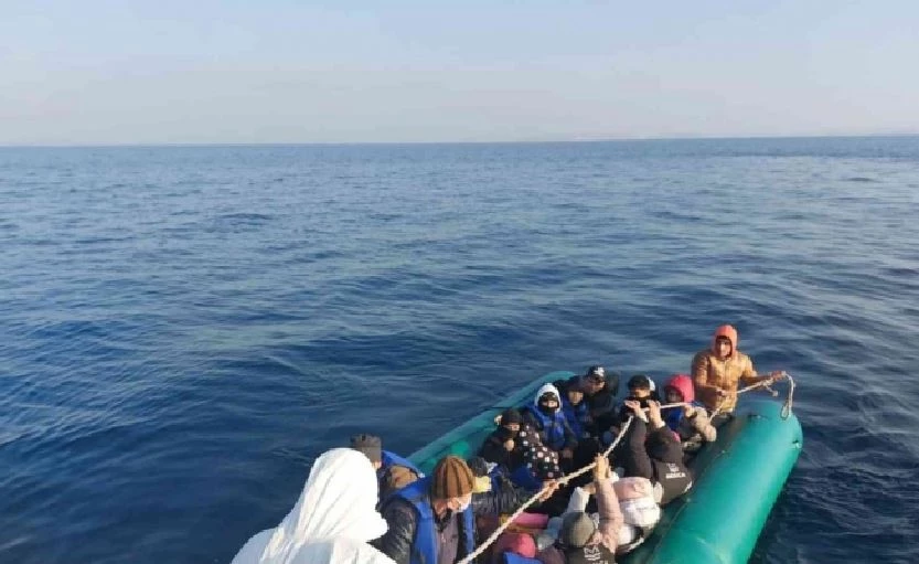 Ayvalık açıklarında 19 düzensiz göçmen kurtarıldı 