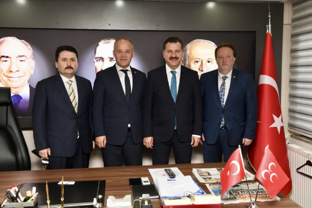 MHP İl Başkanı Tunç, tebrikleri kabul ediyor 