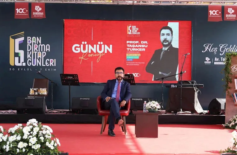 Prof. Dr. Türker:  “Türk siyaseti daha yaratıcı olmalı”