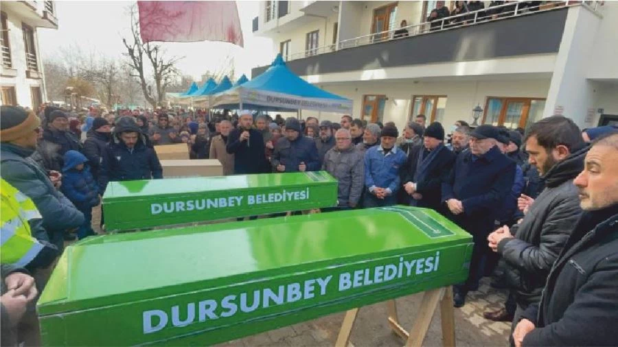 Depremde hayatını kaybeden aile Dursunbey