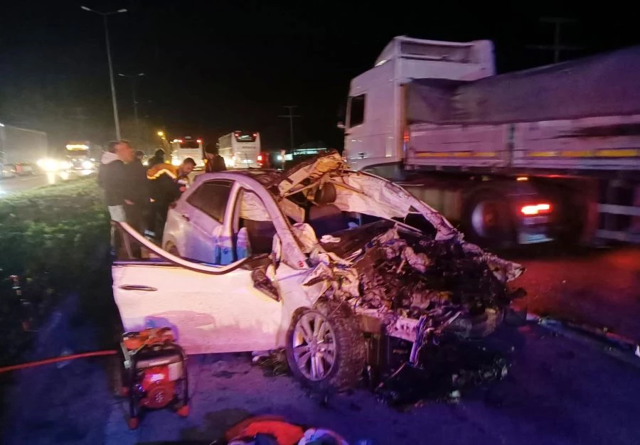 Bandırma-Bursa karayolunda trafik kazası: 1 ölü 2 yaralı 