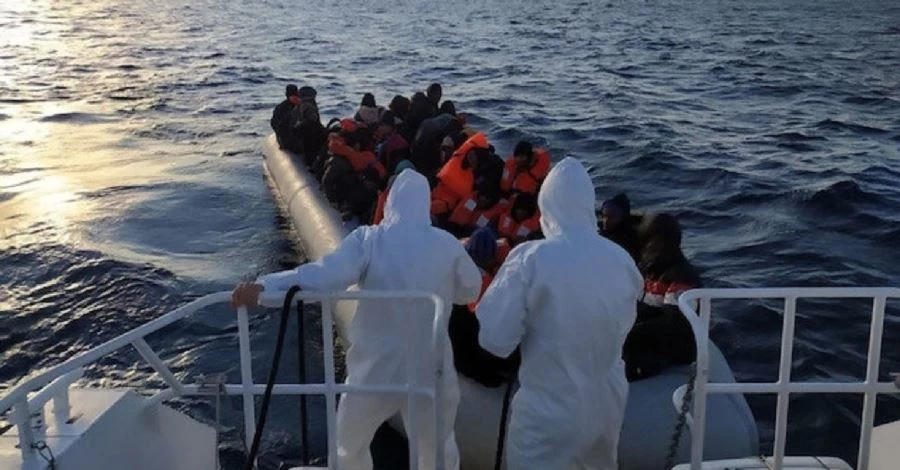 Ayvalık açıklarında 24 düzensiz göçmen kurtarıldı 