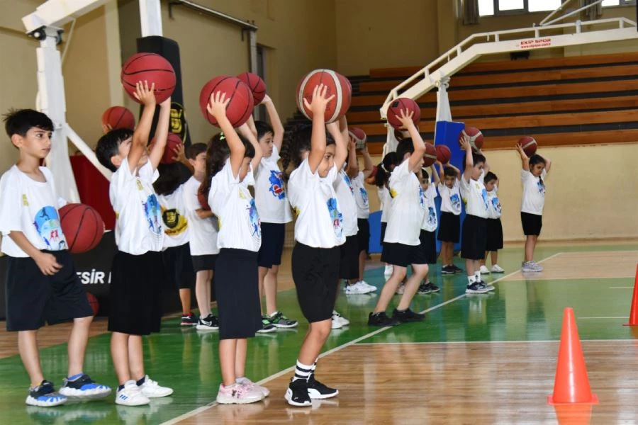Büyükşehir’in Yaz Spor Okulları 20 ilçeye yayıldı 