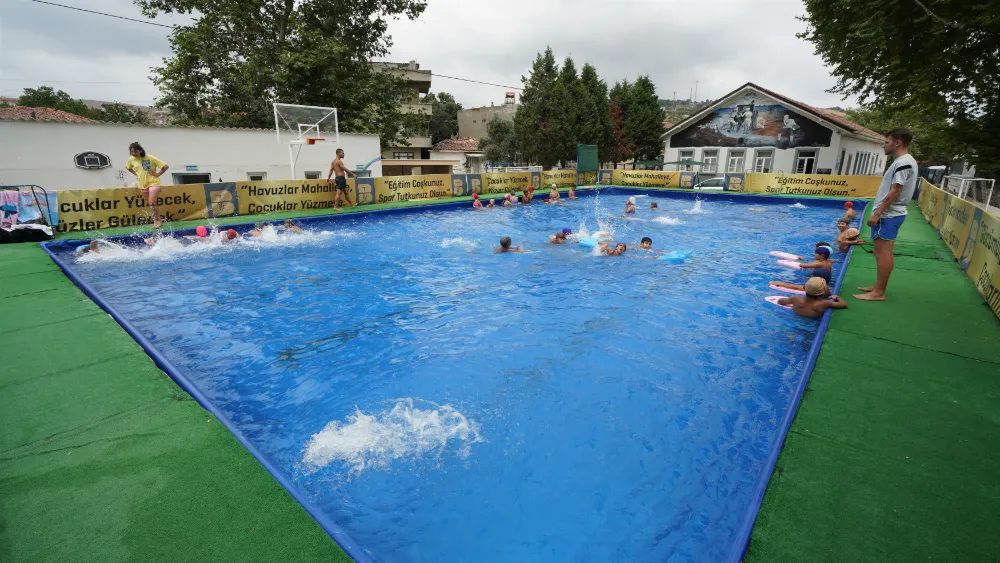 Büyükşehir, okul bahçelerini havuza çevirdi  