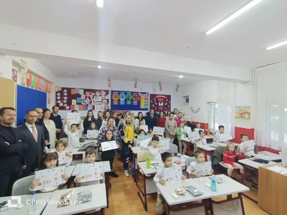 Öğrencilerin karne heyecanı: Okullar yarıyıl tatiline girdi 